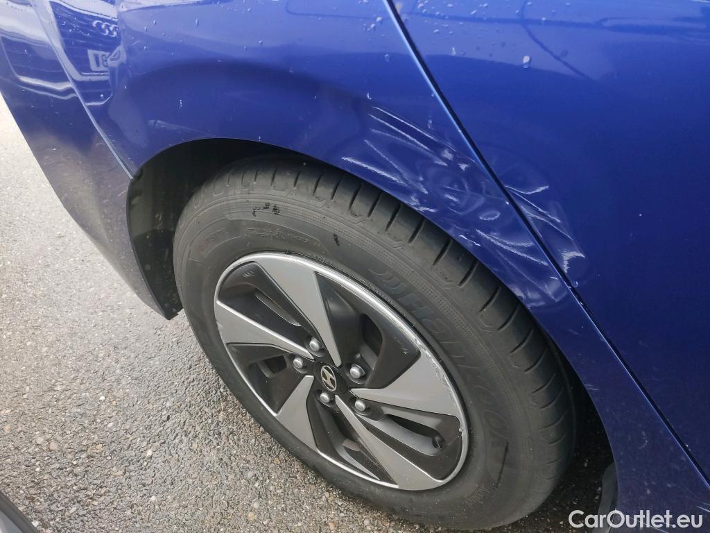  Hyundai   Ioniq HYUNDAI / 2016 / 5P / berlina con portón 1.6 GDI HEV Klass DT #17