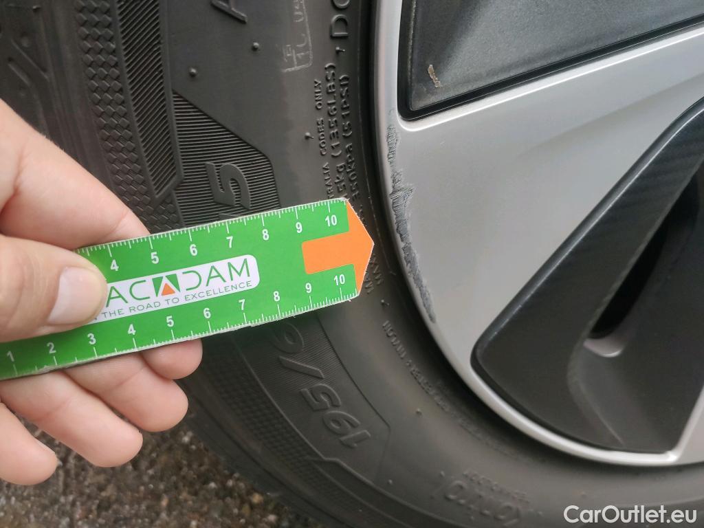  Hyundai   Ioniq HYUNDAI / 2016 / 5P / berlina con portón 1.6 GDI HEV Klass DT #12