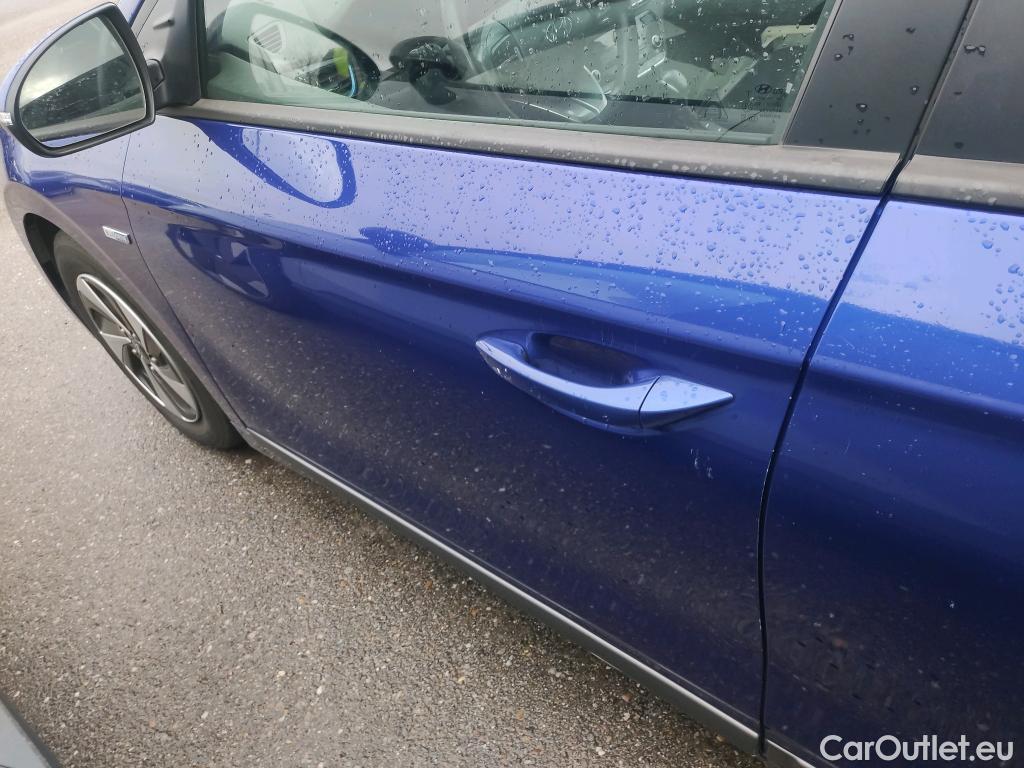  Hyundai   Ioniq HYUNDAI / 2016 / 5P / berlina con portón 1.6 GDI HEV Klass DT #25