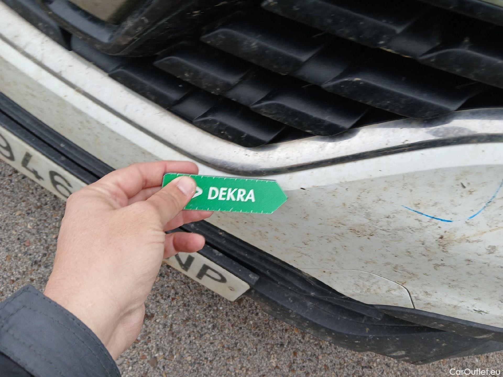  Renault  Kadjar RENAULT  5p 1G berlina con portón Tech Road Energy dCi 96kW (130CV) 4x4 #26