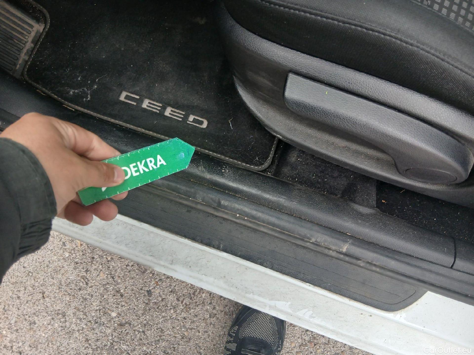  KIA  Cee'd KIA Ceed / 2018 / 5P / berlina con portón 1.0 T-GDi 88kW (120CV) Concept #2