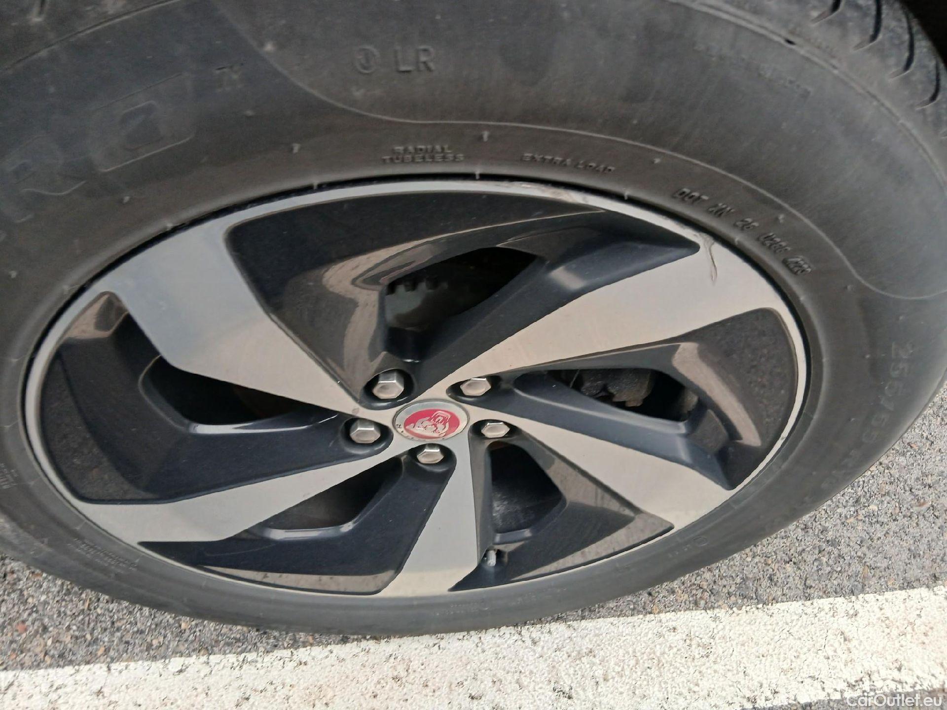  Jaguar  F-PACE JAGUAR  / 2020 / 5P / todoterreno 2.0D I4 204PS AWD Auto MHEV Standard S #10