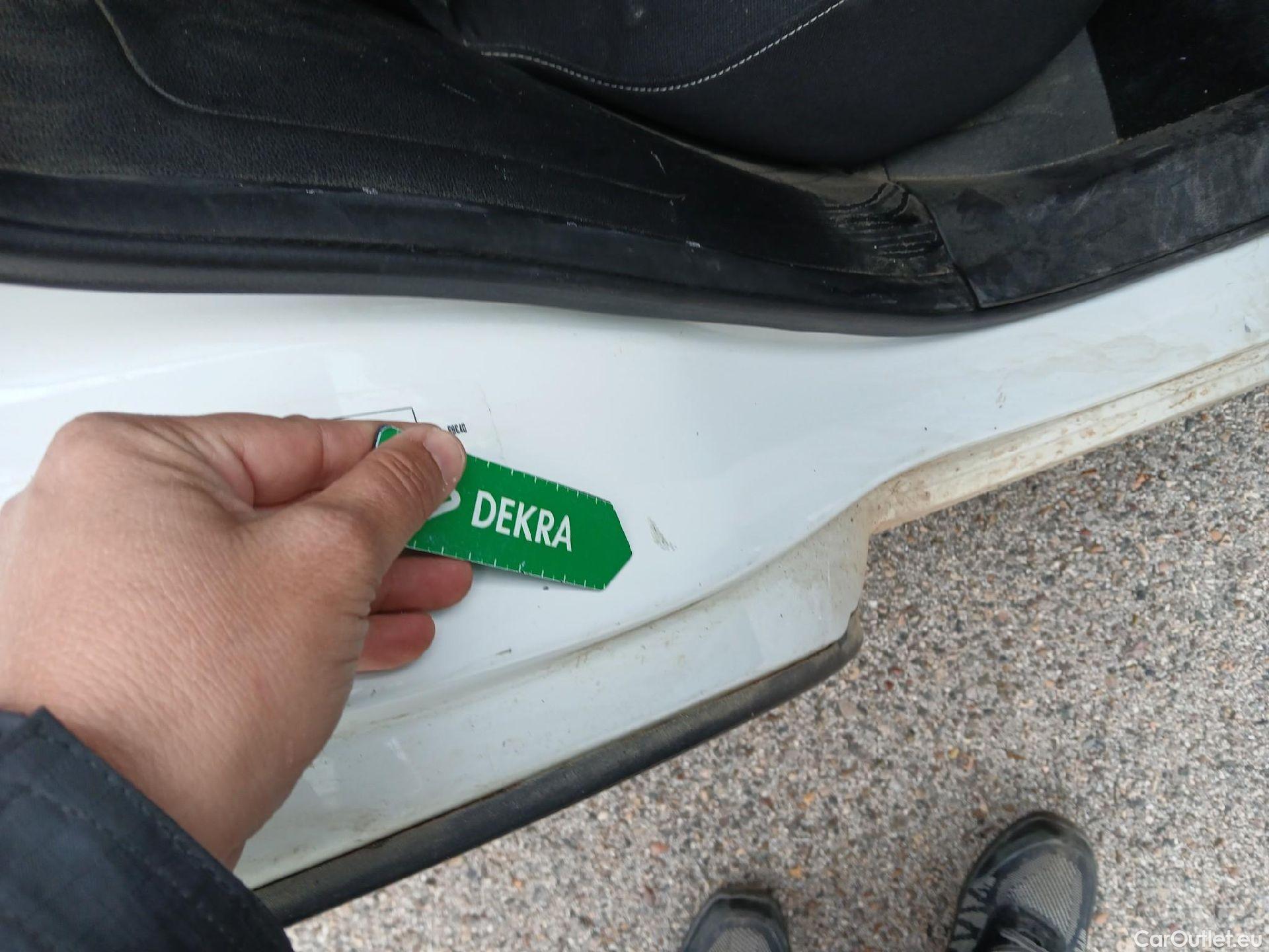  Renault  Kadjar RENAULT  5p 1G berlina con portón Tech Road Energy dCi 96kW (130CV) 4x4 #11