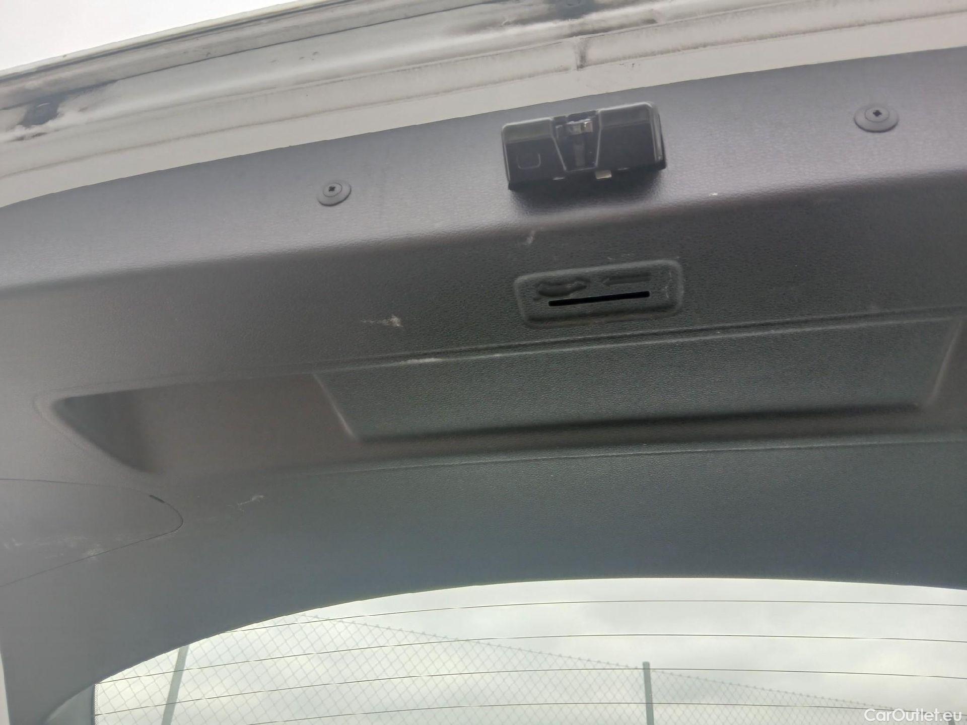  KIA  Cee'd KIA Ceed / 2018 / 5P / berlina con portón 1.0 T-GDi 88kW (120CV) Concept #4