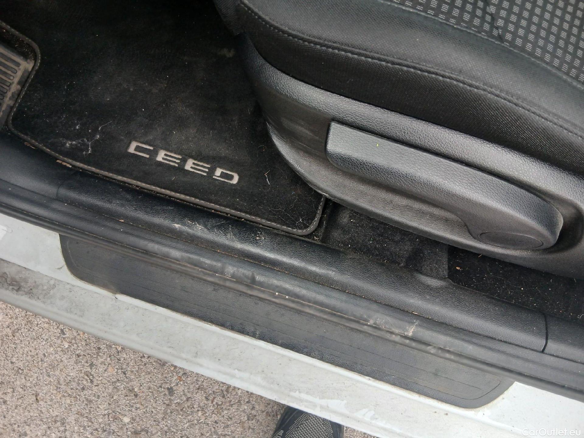  KIA  Cee'd KIA Ceed / 2018 / 5P / berlina con portón 1.0 T-GDi 88kW (120CV) Concept #1