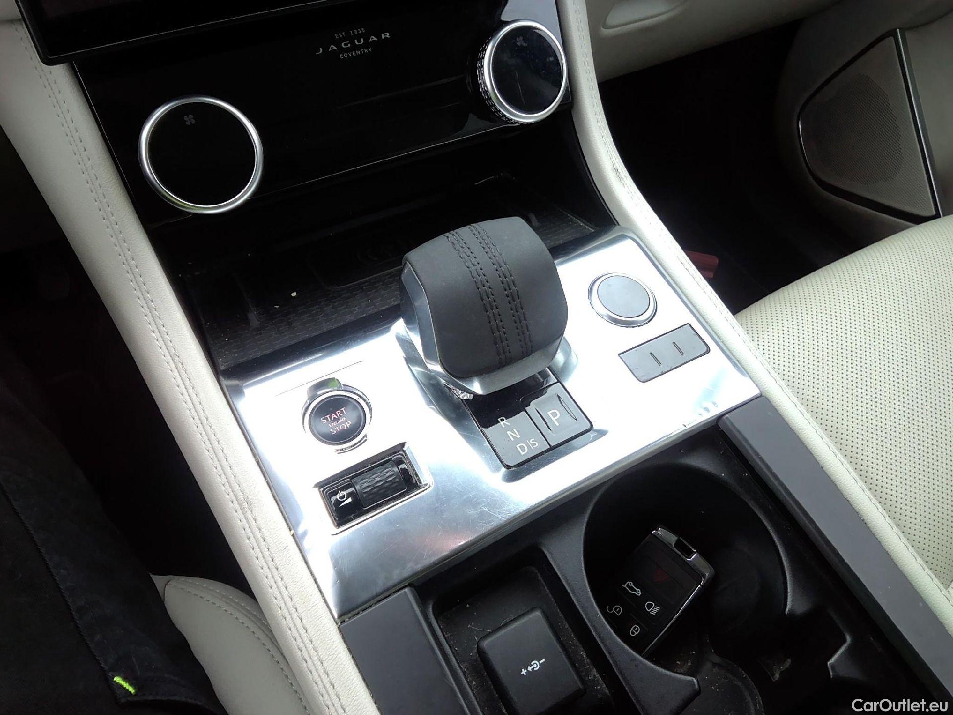  Jaguar  F-PACE JAGUAR  / 2020 / 5P / todoterreno 2.0D I4 204PS AWD Auto MHEV Standard S #47