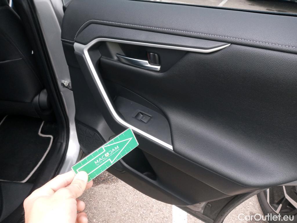  Toyota  RAV4 TOYOTA  / 2018 / 5P / todoterreno 2.5l 220H Advance #4