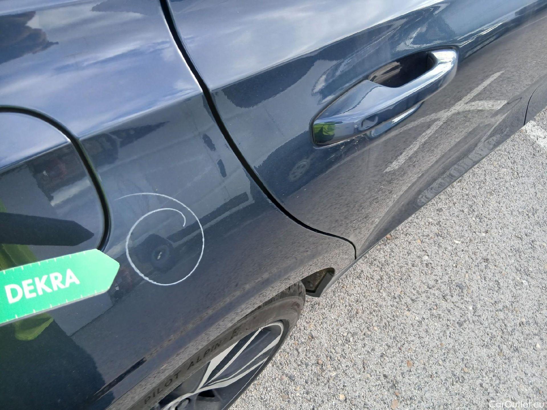  Volvo  V60 VOLVO  / 2018 / 5P / familiar 2.0 B4 (D) R-Design Auto #10