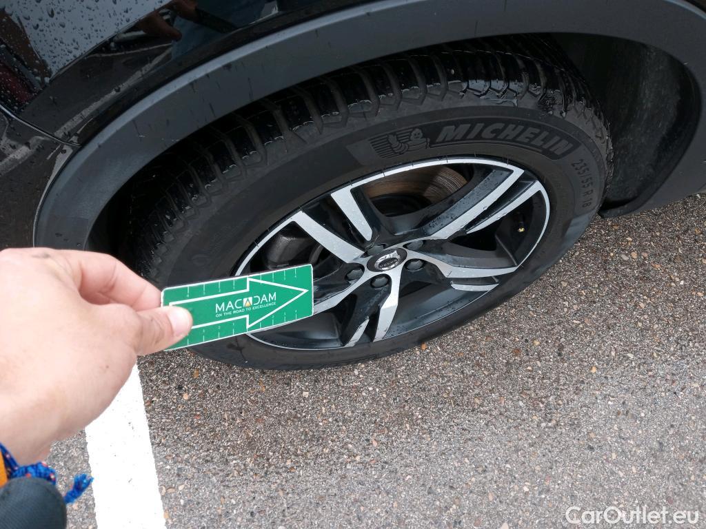  Volvo  XC 40 VOLVO XC40 / 2017 / 5P / todoterreno 2.0 D4 AWD R-Design Auto #4