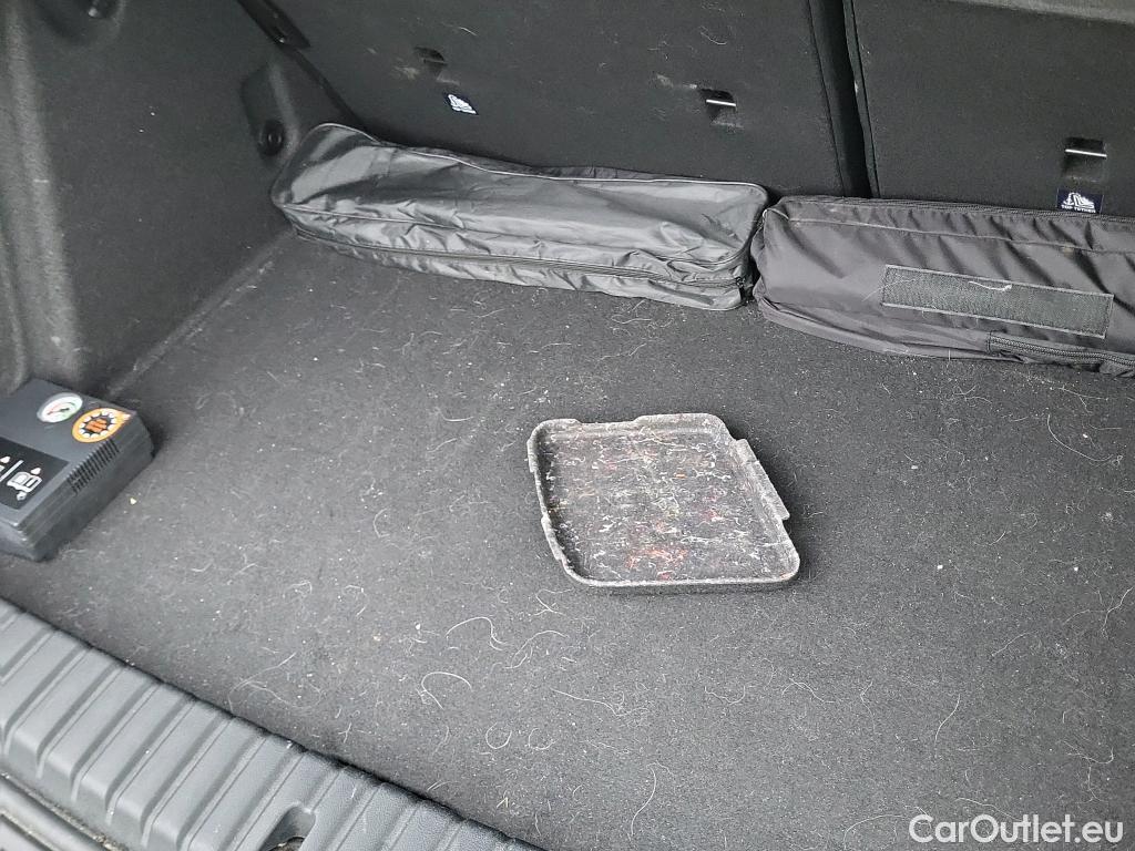  Bmw  Serie 1 BMW  / 2019 / 5P / berlina con portón 118i #16