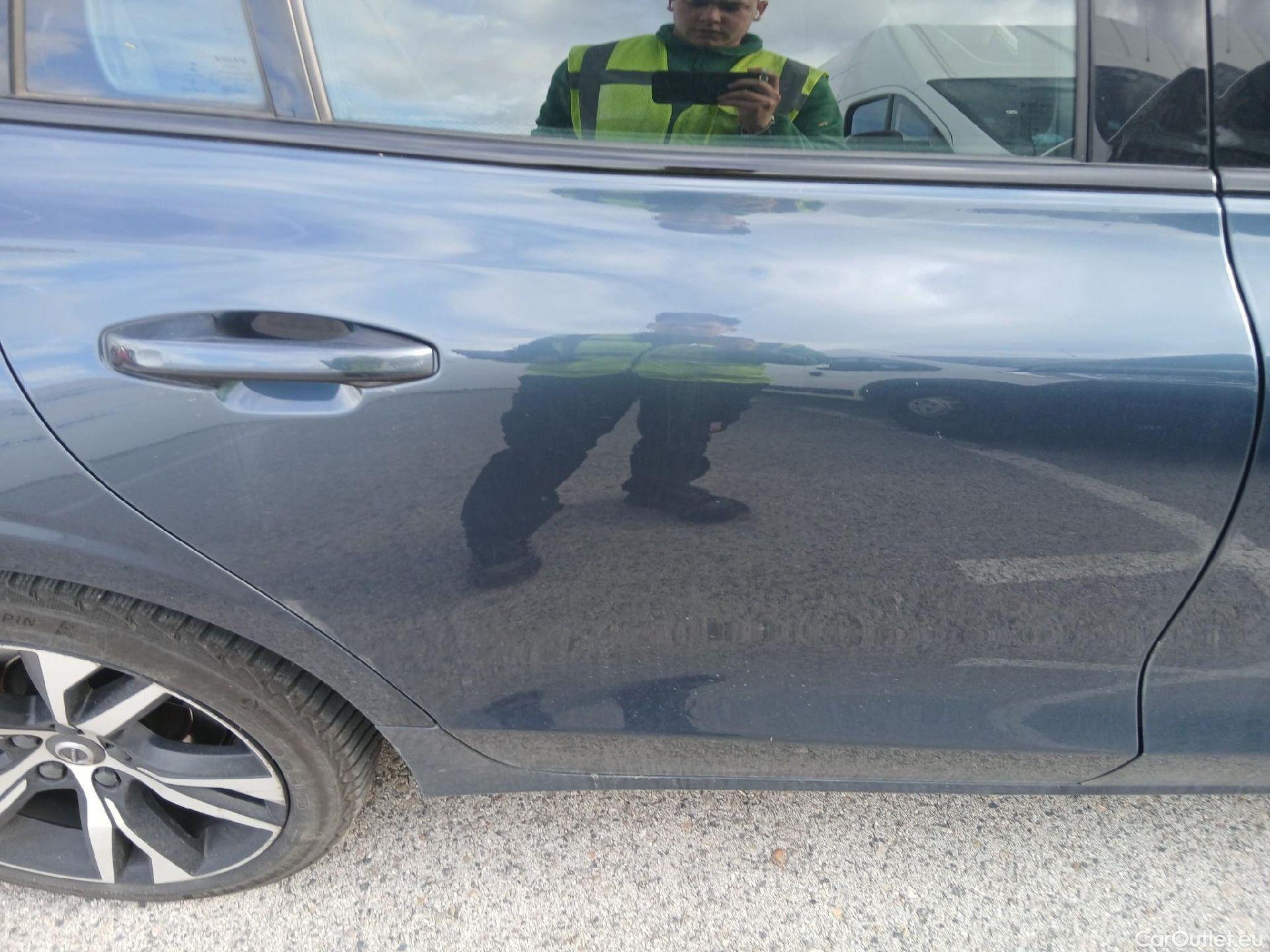  Volvo  V60 VOLVO  / 2018 / 5P / familiar 2.0 B4 (D) R-Design Auto #11