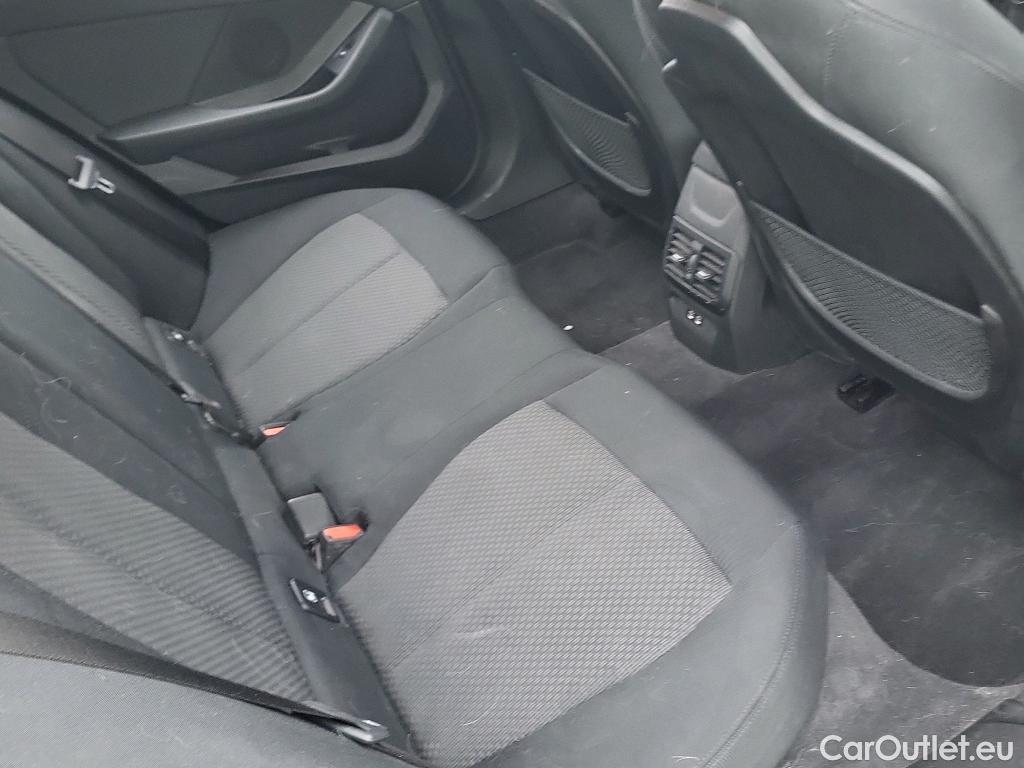  Bmw  Serie 1 BMW  / 2019 / 5P / berlina con portón 118i #17