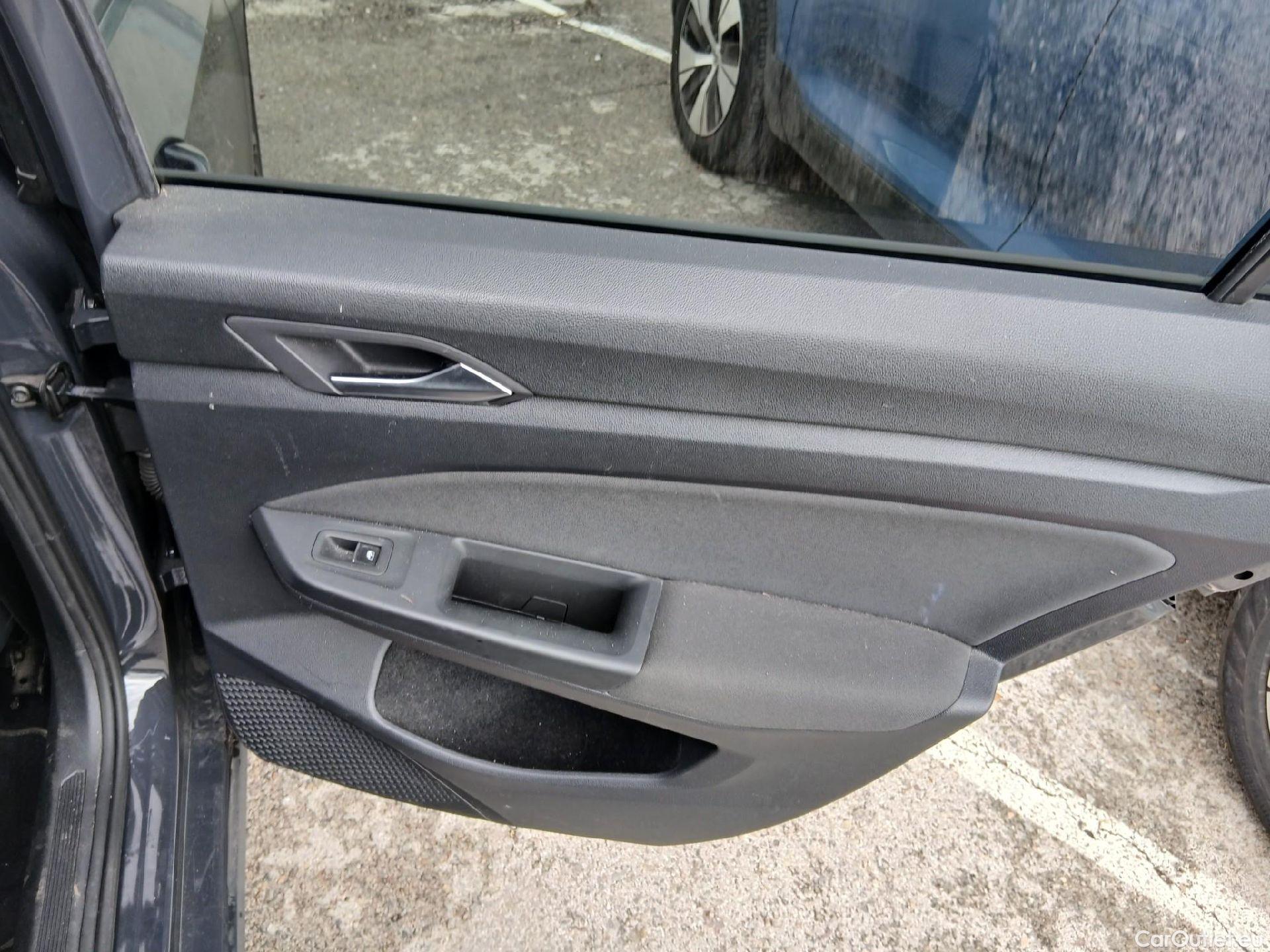  Volkswagen  Golf  VOLKSWAGEN / 2020 / 5P / familiar Life 1.5 eTSI 110kW (150CV) DSG Variant #35