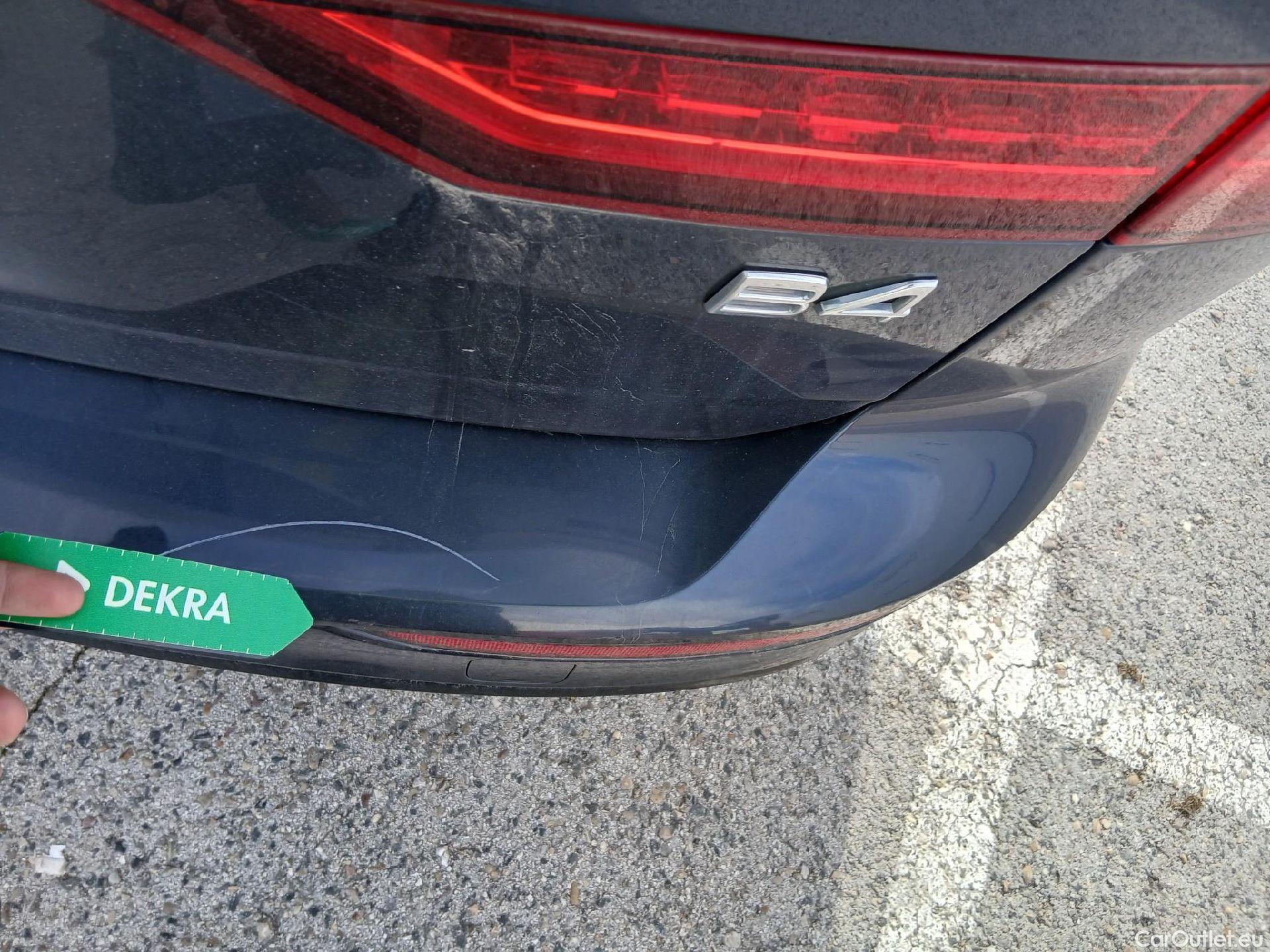  Volvo  V60 VOLVO  / 2018 / 5P / familiar 2.0 B4 (D) R-Design Auto #8