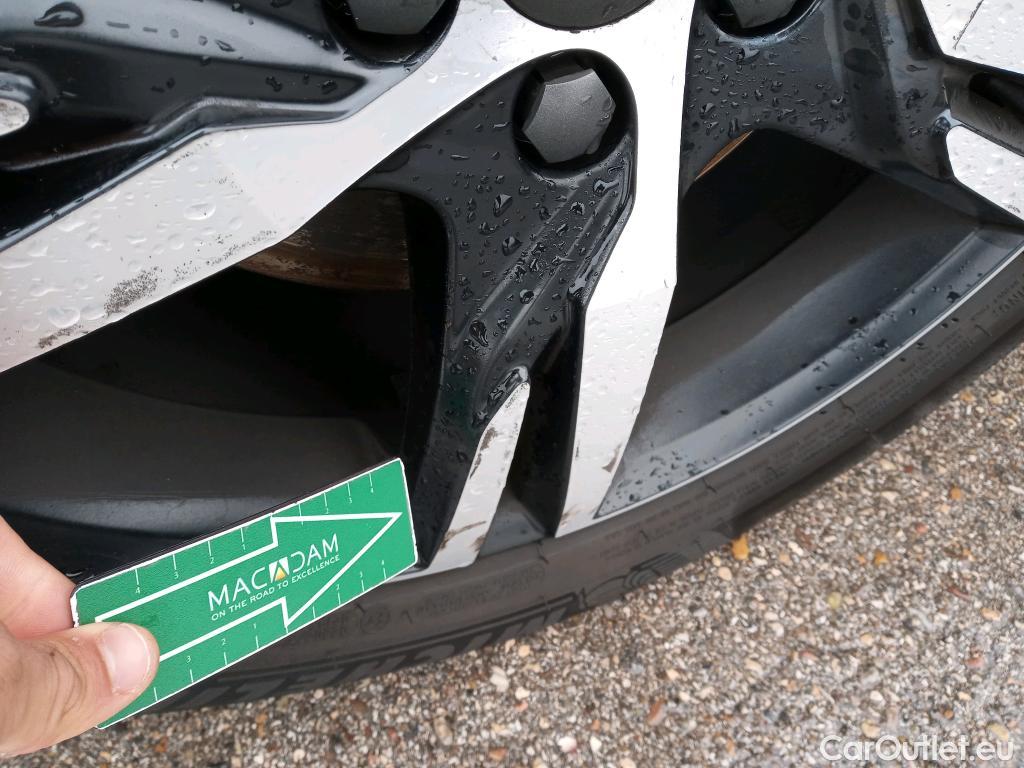  Volvo  XC 40 VOLVO XC40 / 2017 / 5P / todoterreno 2.0 D4 AWD R-Design Auto #3