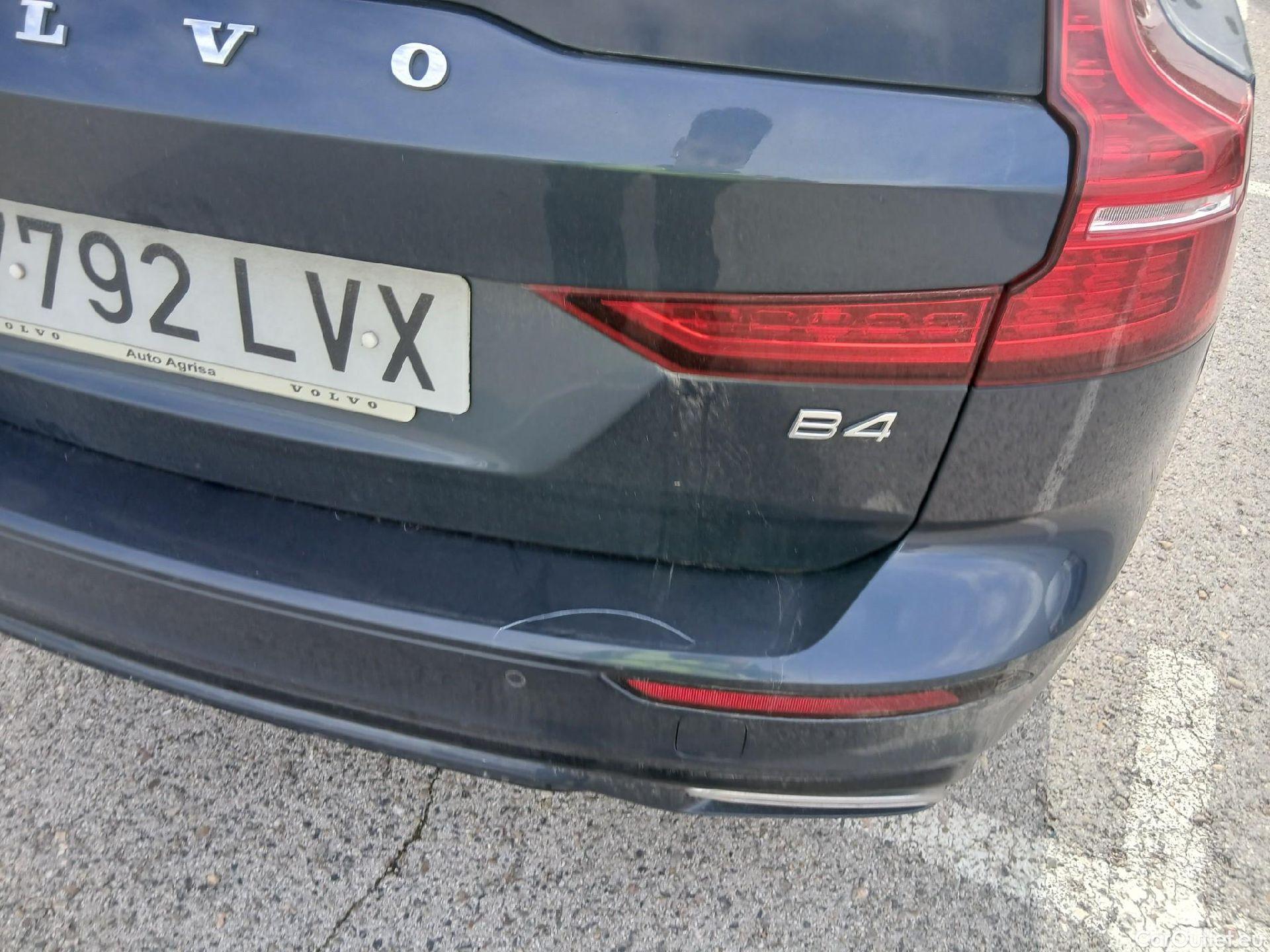  Volvo  V60 VOLVO  / 2018 / 5P / familiar 2.0 B4 (D) R-Design Auto #7