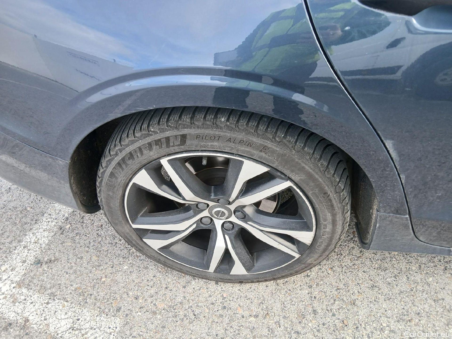  Volvo  V60 VOLVO  / 2018 / 5P / familiar 2.0 B4 (D) R-Design Auto #2