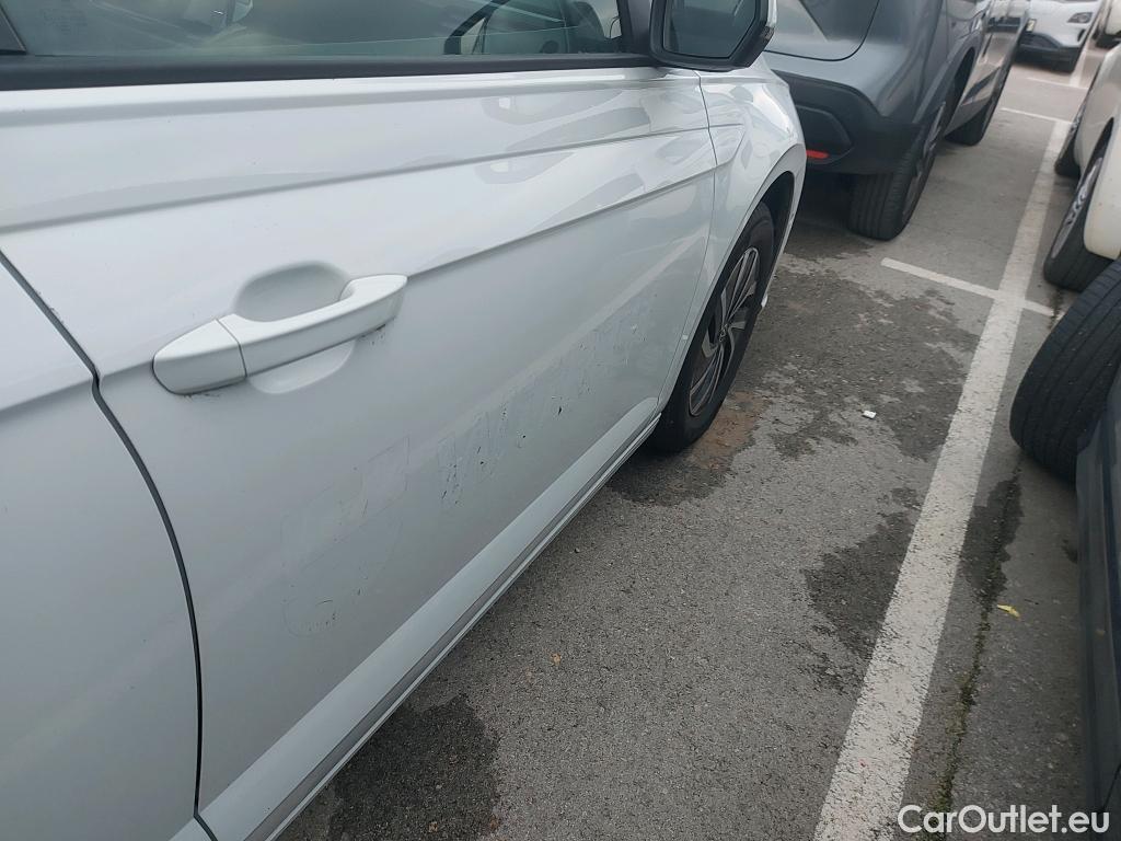  Volkswagen  Polo VOLKSWAGEN  / 2021 / 5P / berlina con portón Life 1.0 TSI 70kW (95CV) #4