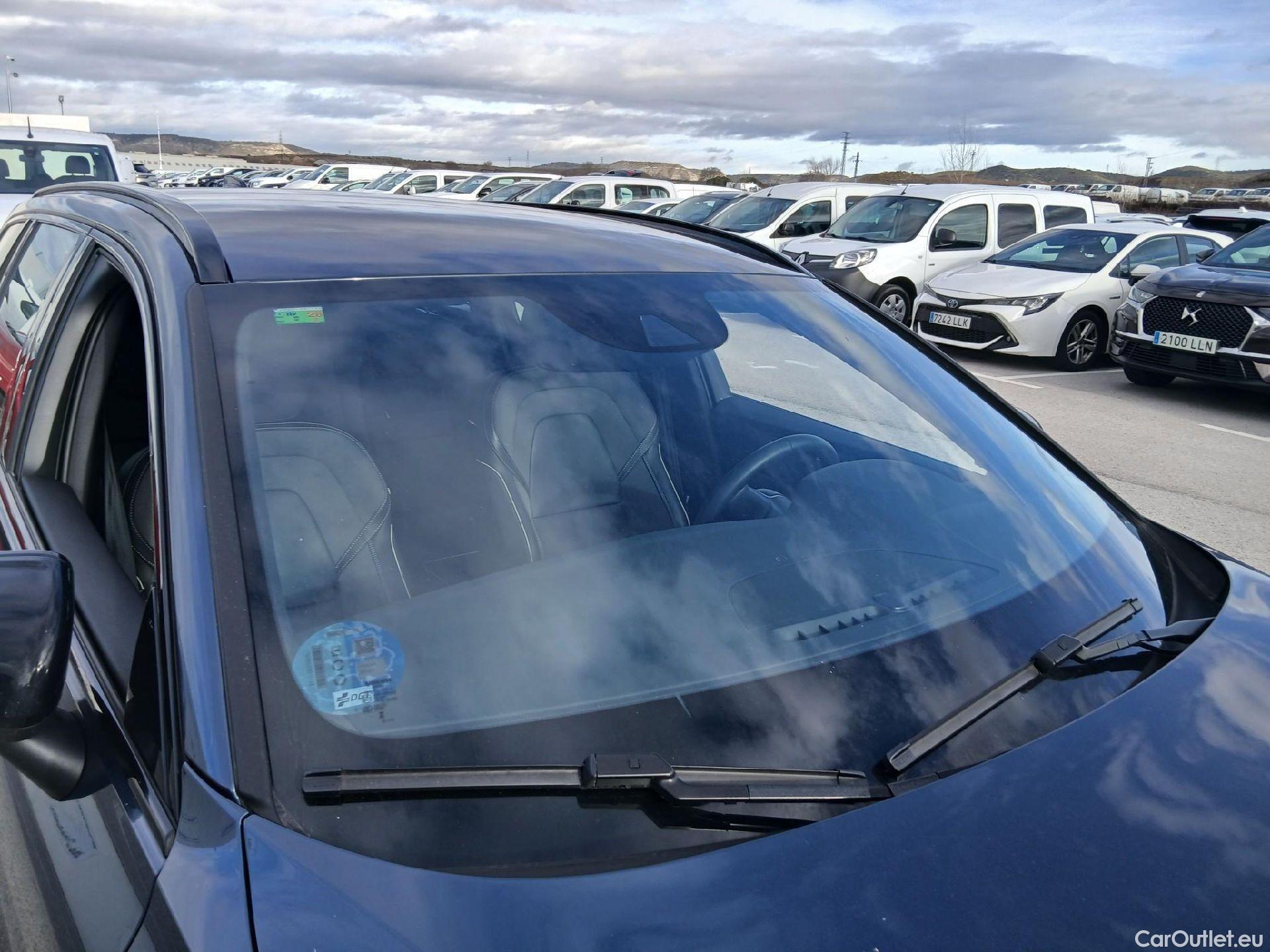  Volvo  V60 VOLVO  / 2018 / 5P / familiar 2.0 B4 (D) R-Design Auto #5