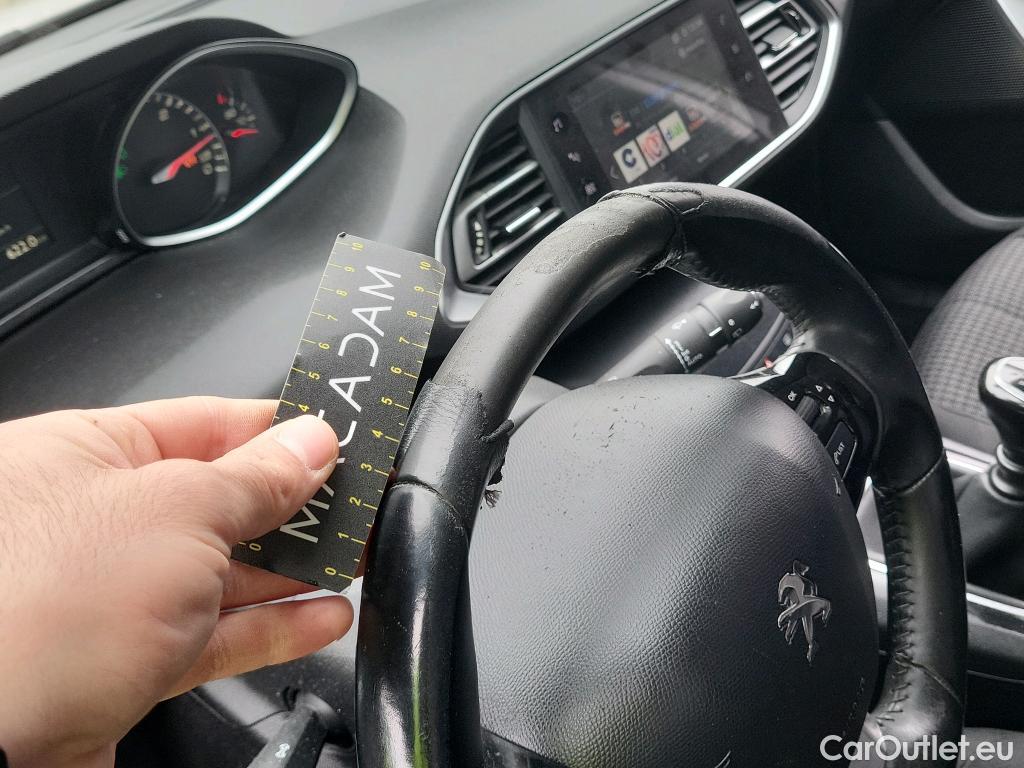  Peugeot  308 PEUGEOT  / 2017 / 5P / berlina con portón 5p Style BlueHDi 130 S&S #2