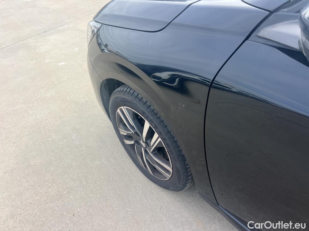  Peugeot  208 PEUGEOT  / 2019 / 5P / berlina con portón BlueHDi 73kW (100CV) Allure Pack #3