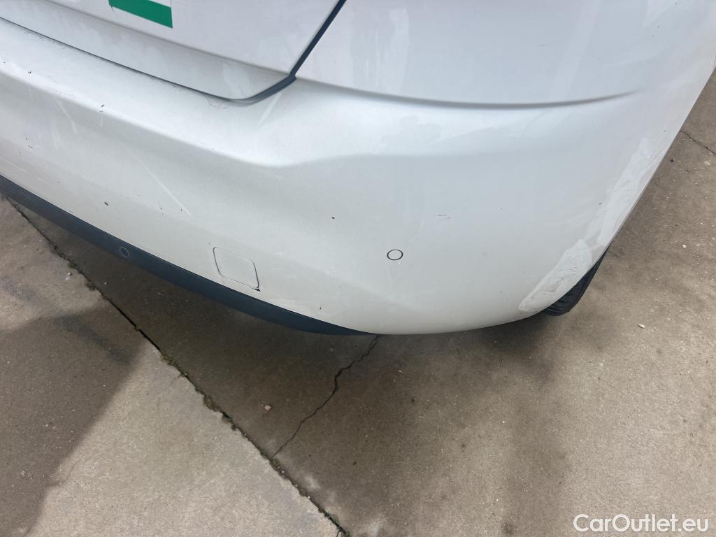  Peugeot  308 PEUGEOT  5p 2G berlina con portón 5p Active 1.6 BlueHDi 73KW (100CV) #32