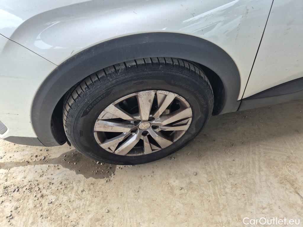  Peugeot  5008 PEUGEOT  / 2020 / 5P / todoterreno 1.2 PureTech 96KW S&S Active Pack EAT8 #13