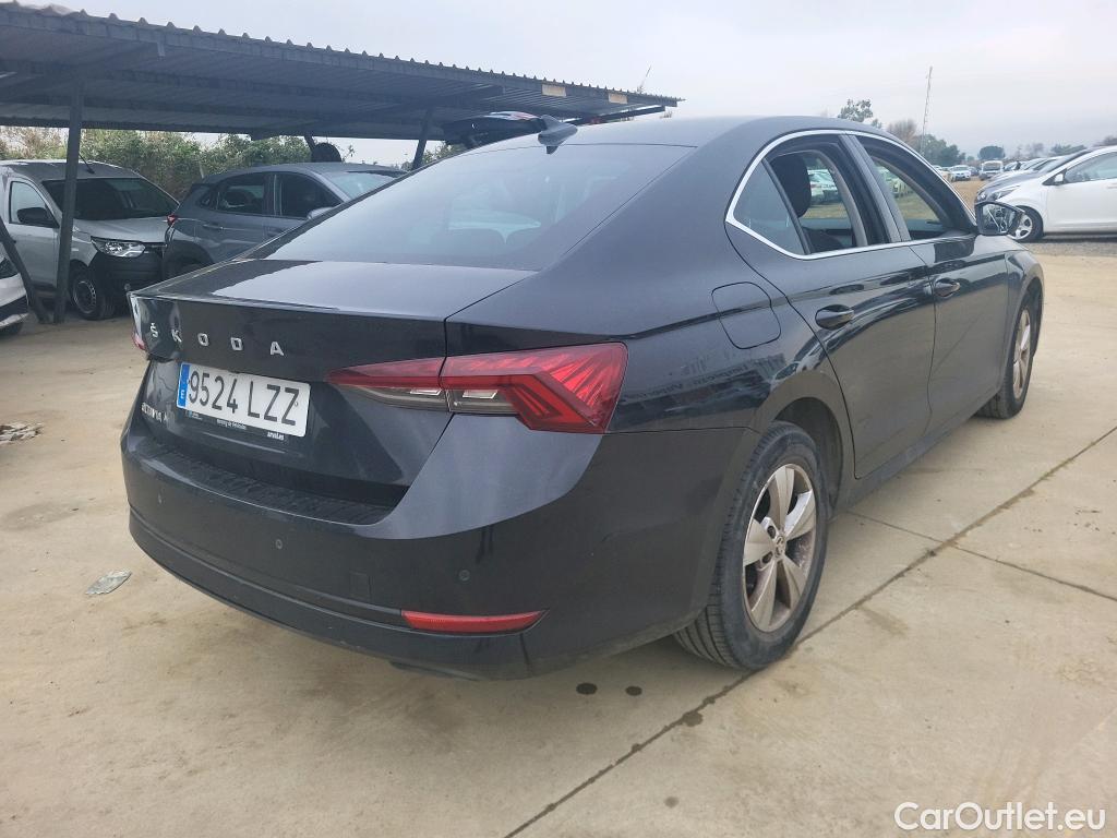  Skoda  Octavia SKODA  / 2020 / 5P / berlina con portón 2.0 TDI 85kW (115CV) DSG Ambition #8