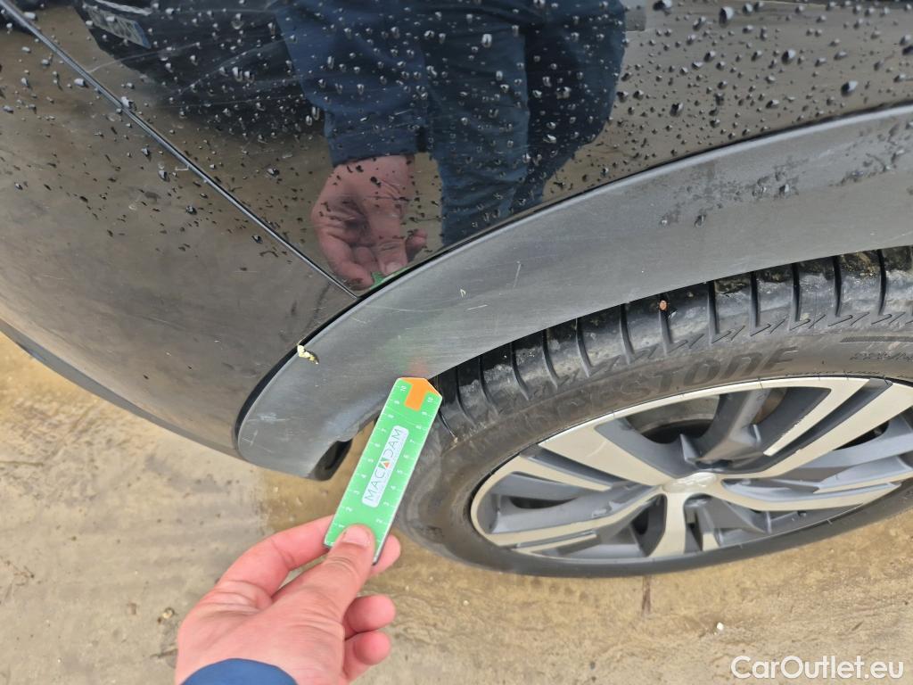  Peugeot  3008 PEUGEOT  / 2020 / 5P / todoterreno 1.5 BlueHDi 96kW (130CV) S&S Allure EAT8 #28