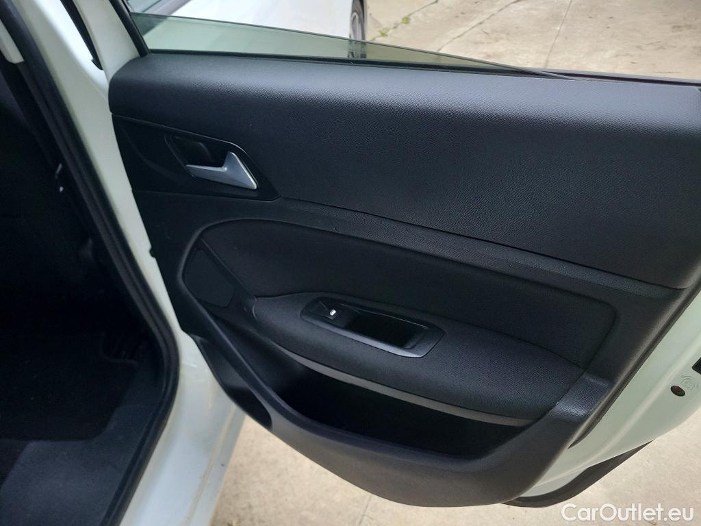  Peugeot  308 PEUGEOT  / 2017 / 5P / berlina con portón 5p Style BlueHDi 130 S&S #19