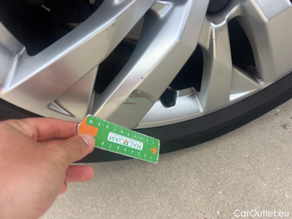  Peugeot  3008 PEUGEOT  / 2016 / 5P / todoterreno 1.5L BlueHDi 96kW (130CV) S&S Active (AC2) #19