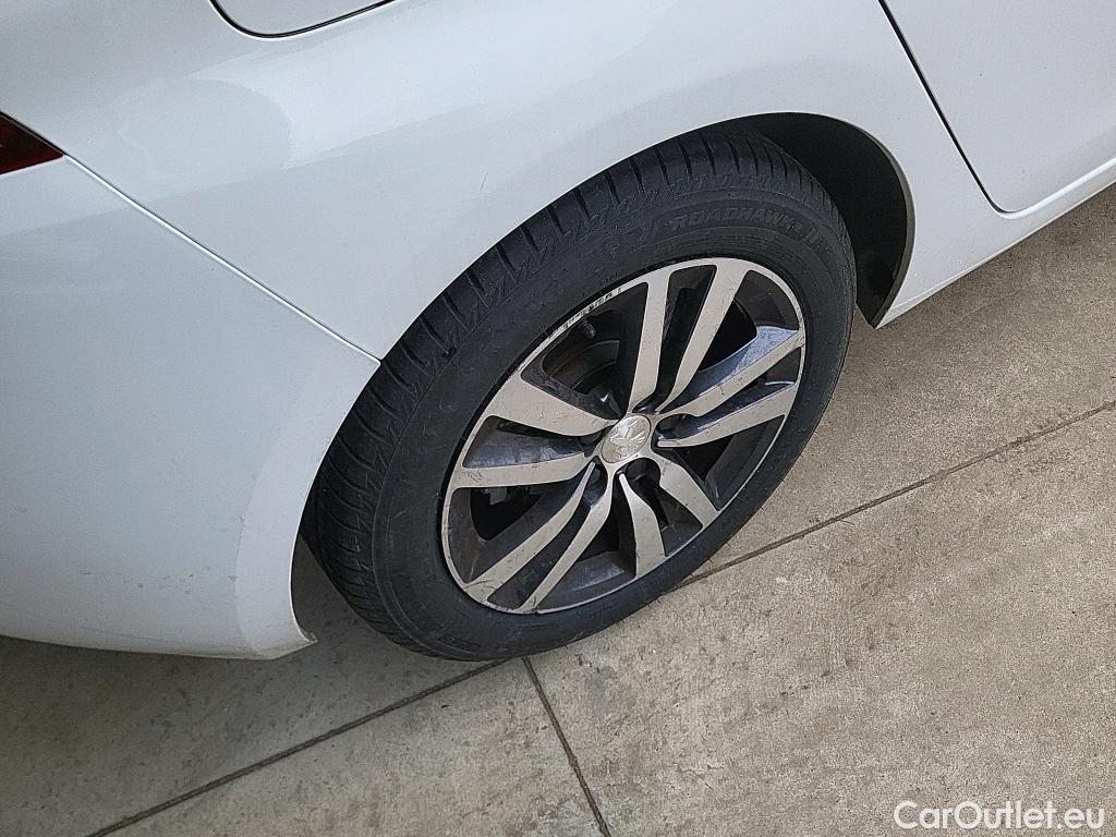  Peugeot  308 PEUGEOT  / 2017 / 5P / berlina con portón 5p Style BlueHDi 130 S&S #11