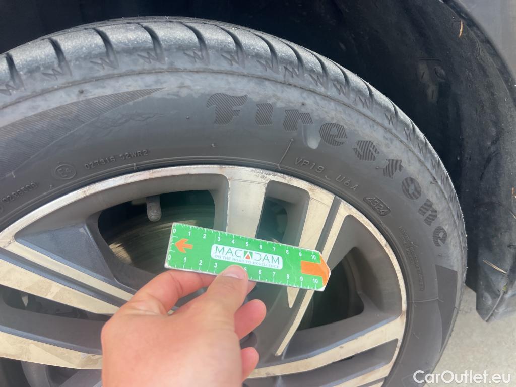  Peugeot  208 PEUGEOT  / 2019 / 5P / berlina con portón BlueHDi 73kW (100CV) Allure Pack #9