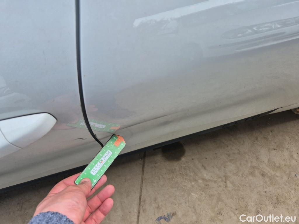  Renault  Clio RENAULT  / 2019 / 5P / berlina con portón Business TCe 67 kW (90CV) #17