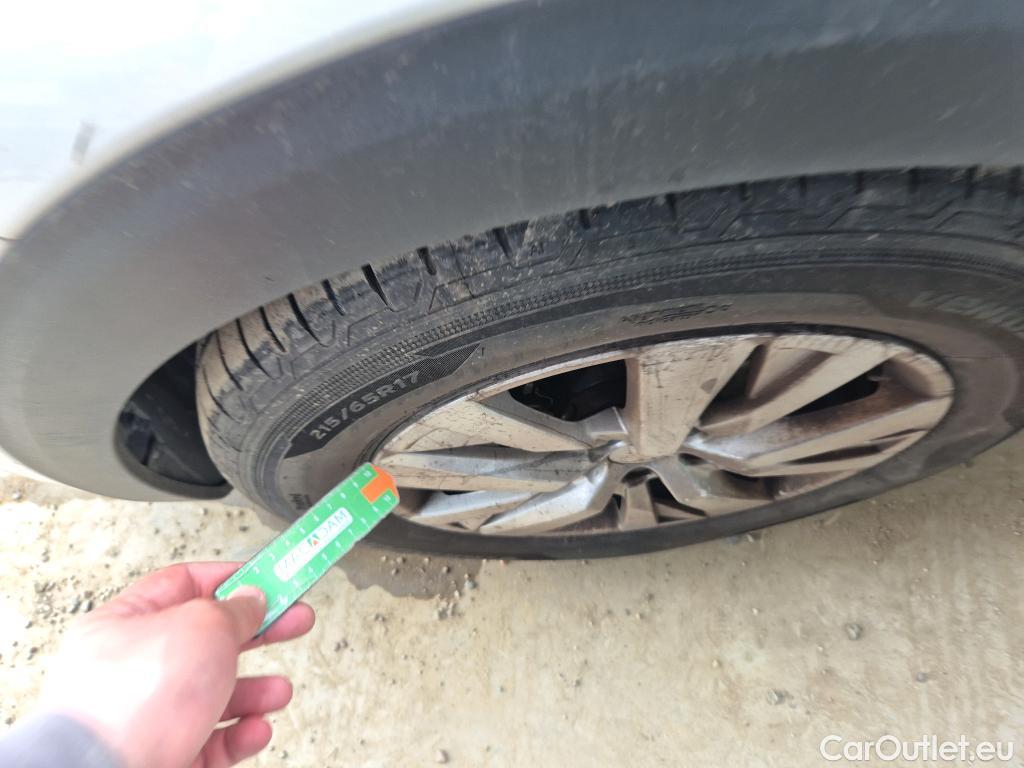  Peugeot  5008 PEUGEOT  / 2020 / 5P / todoterreno 1.2 PureTech 96KW S&S Active Pack EAT8 #14