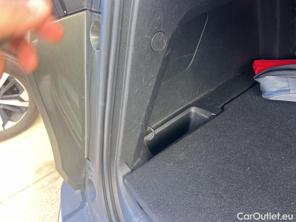  Peugeot  3008 PEUGEOT  / 2016 / 5P / todoterreno 1.5L BlueHDi 96kW (130CV) S&S Active (AC2) #20