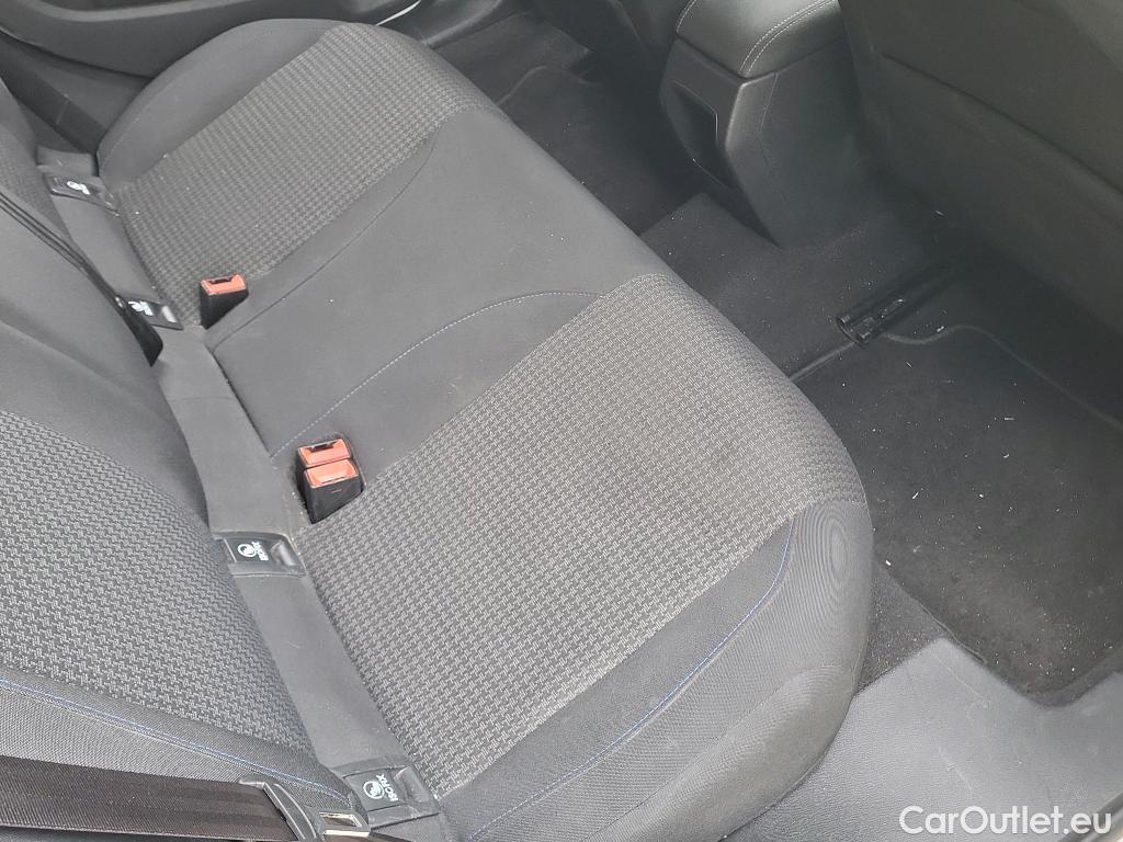  Peugeot  308 PEUGEOT  / 2017 / 5P / berlina con portón 5p Style BlueHDi 130 S&S #30