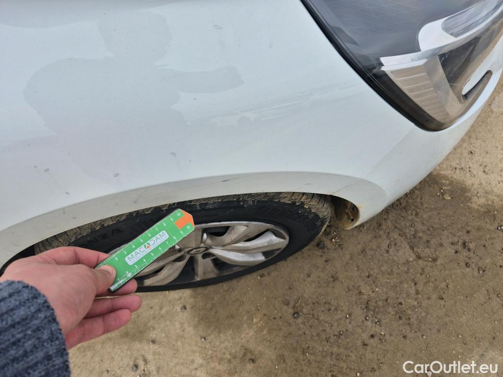  Renault  Clio RENAULT  / 2019 / 5P / berlina con portón Business TCe 67 kW (90CV) #27