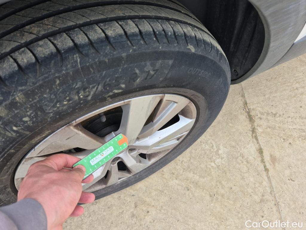  Peugeot  5008 PEUGEOT  / 2020 / 5P / todoterreno 1.2 PureTech 96KW S&S Active Pack EAT8 #16