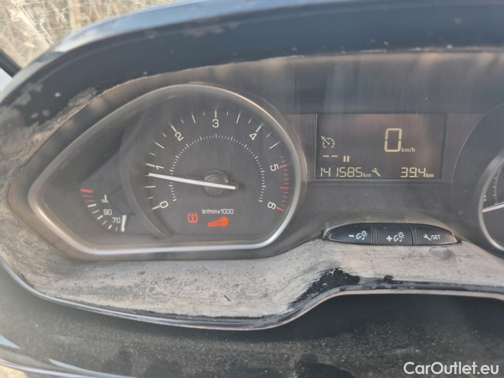  Peugeot  2008 PEUGEOT  / 2016 / 5P / todoterreno Signature BlueHDi 100 S&S 5 Vel. MAN #55