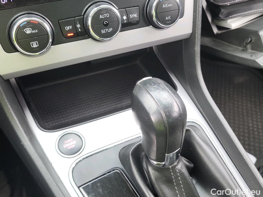  Seat  Leon SEAT León / 2016 / 5P / berlina con portón 2.0 TDI 110kW DSG-7 S&S Xcellence Ed Pl #16