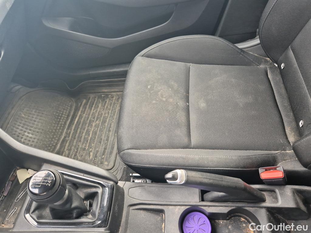  Renault  Clio RENAULT  / 2019 / 5P / berlina con portón Business TCe 67 kW (90CV) #24