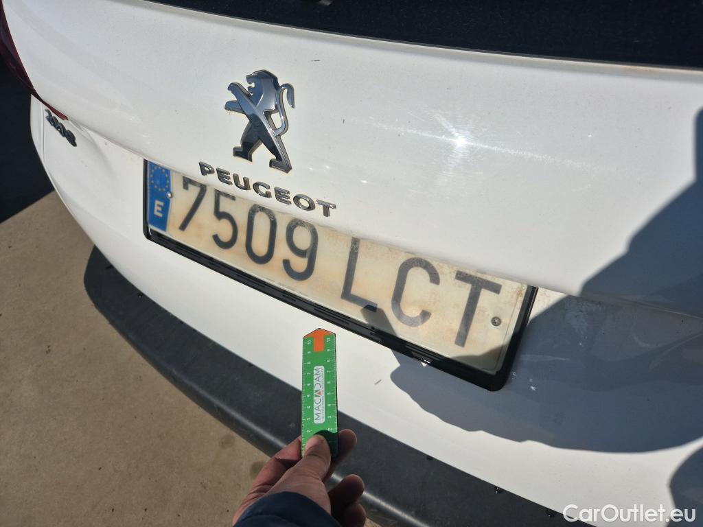  Peugeot  2008 PEUGEOT  / 2016 / 5P / todoterreno Signature BlueHDi 100 S&S 5 Vel. MAN #40