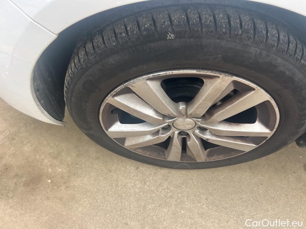  Peugeot  308 PEUGEOT  5p 2G berlina con portón 5p Active 1.6 BlueHDi 73KW (100CV) #16