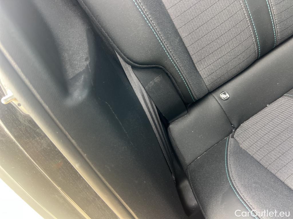  Peugeot  208 PEUGEOT  / 2019 / 5P / berlina con portón BlueHDi 73kW (100CV) Allure Pack #16