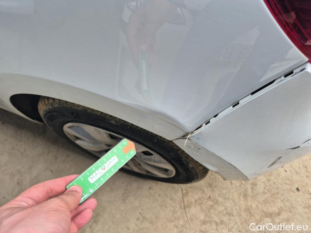  Renault  Clio RENAULT  / 2019 / 5P / berlina con portón Business TCe 67 kW (90CV) #15