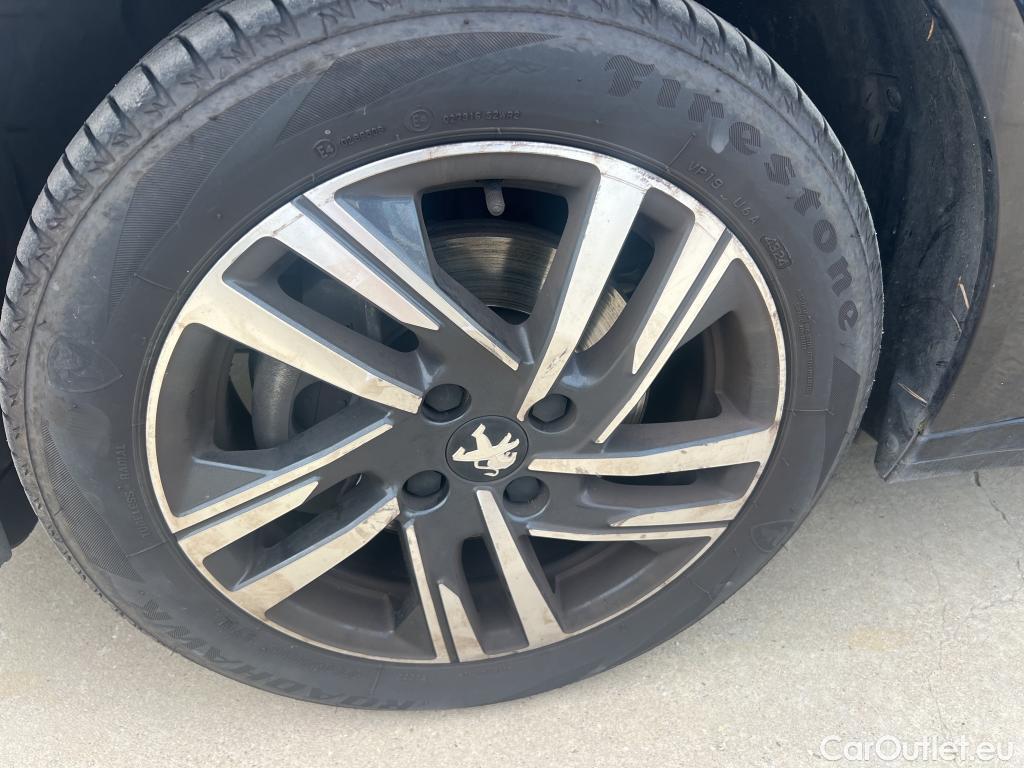  Peugeot  208 PEUGEOT  / 2019 / 5P / berlina con portón BlueHDi 73kW (100CV) Allure Pack #8