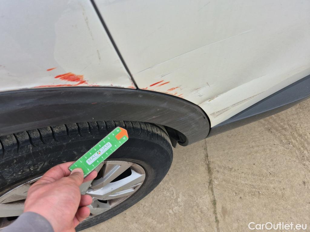  Peugeot  5008 PEUGEOT  / 2020 / 5P / todoterreno 1.2 PureTech 96KW S&S Active Pack EAT8 #28