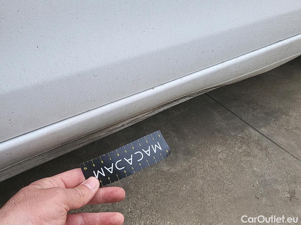  Peugeot  308 PEUGEOT  / 2017 / 5P / berlina con portón 5p Style BlueHDi 130 S&S #4