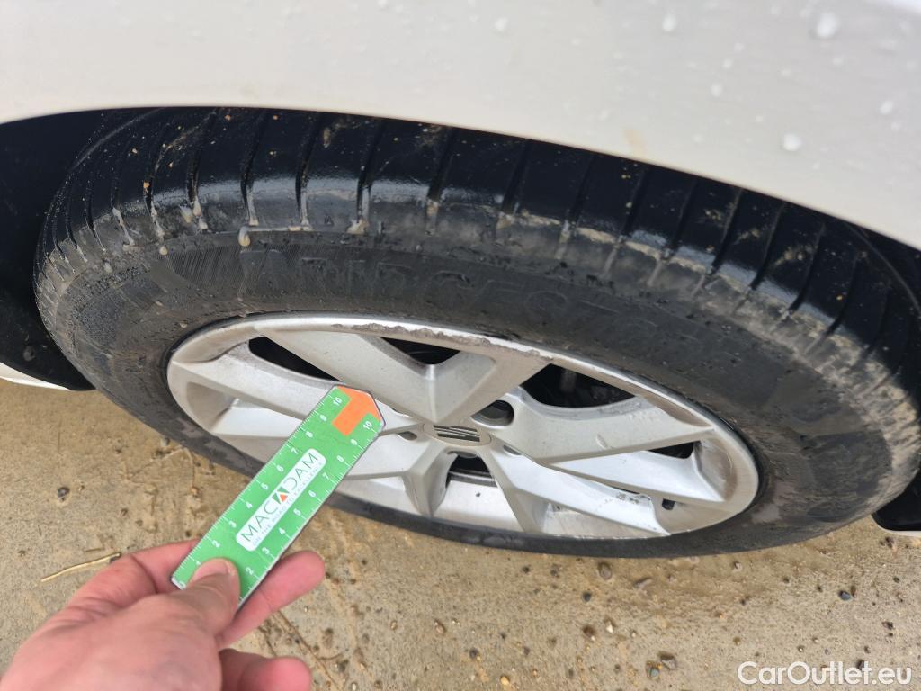  Land Rover  Discovery SEAT Nuevo León / 2020 / 5P / berlina con portón 2.0 TDI 85kW S&S Style Go (AC3) #34